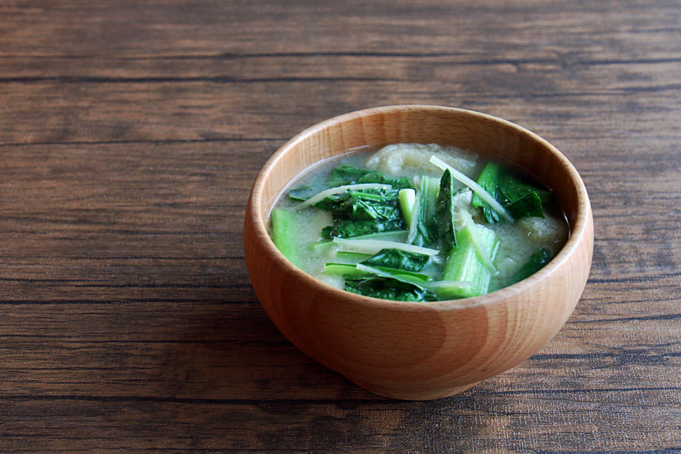 小松菜と油揚げときざみしょうがのお味噌汁