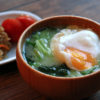 レタスとわかめのお味噌汁、落とし卵を添えて