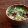 レタスとしめじのお味噌汁